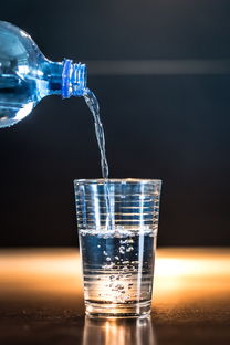 【破水和漏尿怎么区分味道和颜色怎么判断】